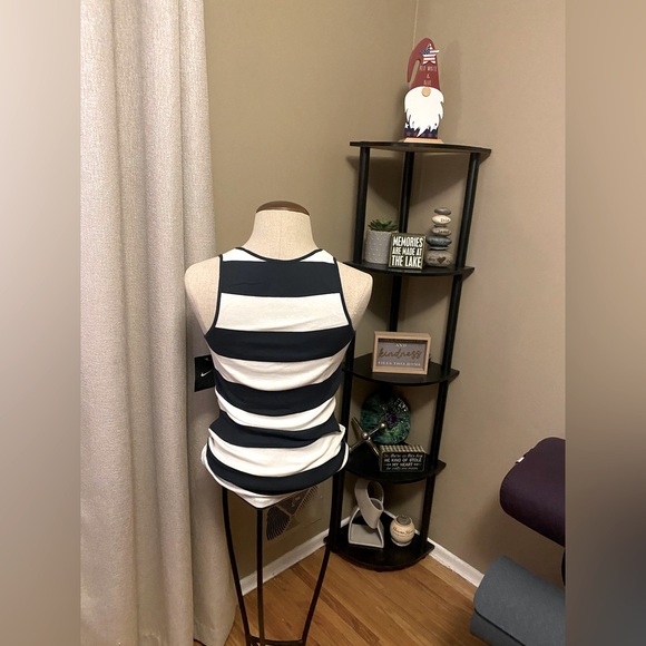 New Nike Navy and White Athletic Women’s Ribbed Tank Top, Size Medium! - Picture 2 of 5